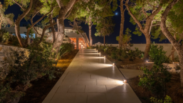 hospitality drive and pathway lighting